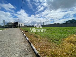 Lote / Terreno de Condomínio Para Vender no bairro Lagoa Salgada em Feira De Santana