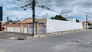 Casa Para Alugar com 3 quartos sendo 1 suíte no bairro Santa Mônica em Feira De Santana