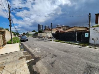 Casa Para Vender com 3 quartos sendo 1 suítes no bairro Santa Mônica em Feira De Santana