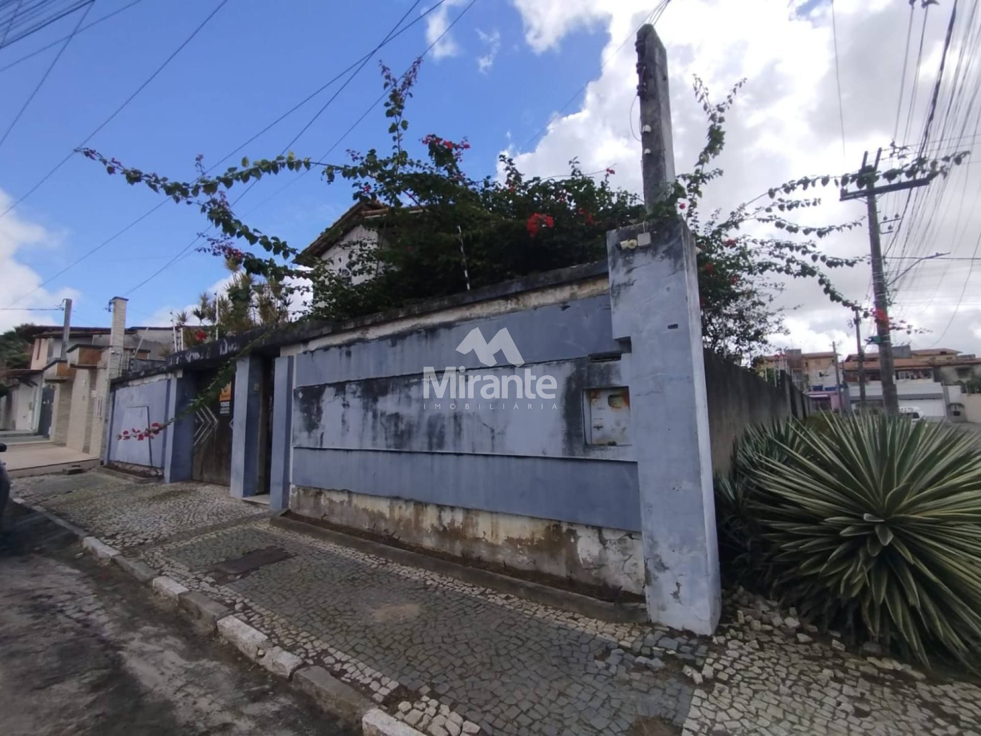 Casa Para Vender com 4 quartos sendo 1 suíte no bairro Baraúna em Feira De Santana