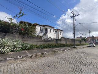 Casa Para Vender com 4 quartos sendo 1 suíte no bairro Baraúna em Feira De Santana