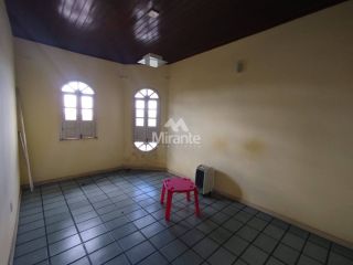Casa Para Vender com 4 quartos sendo 1 suíte no bairro Baraúna em Feira De Santana