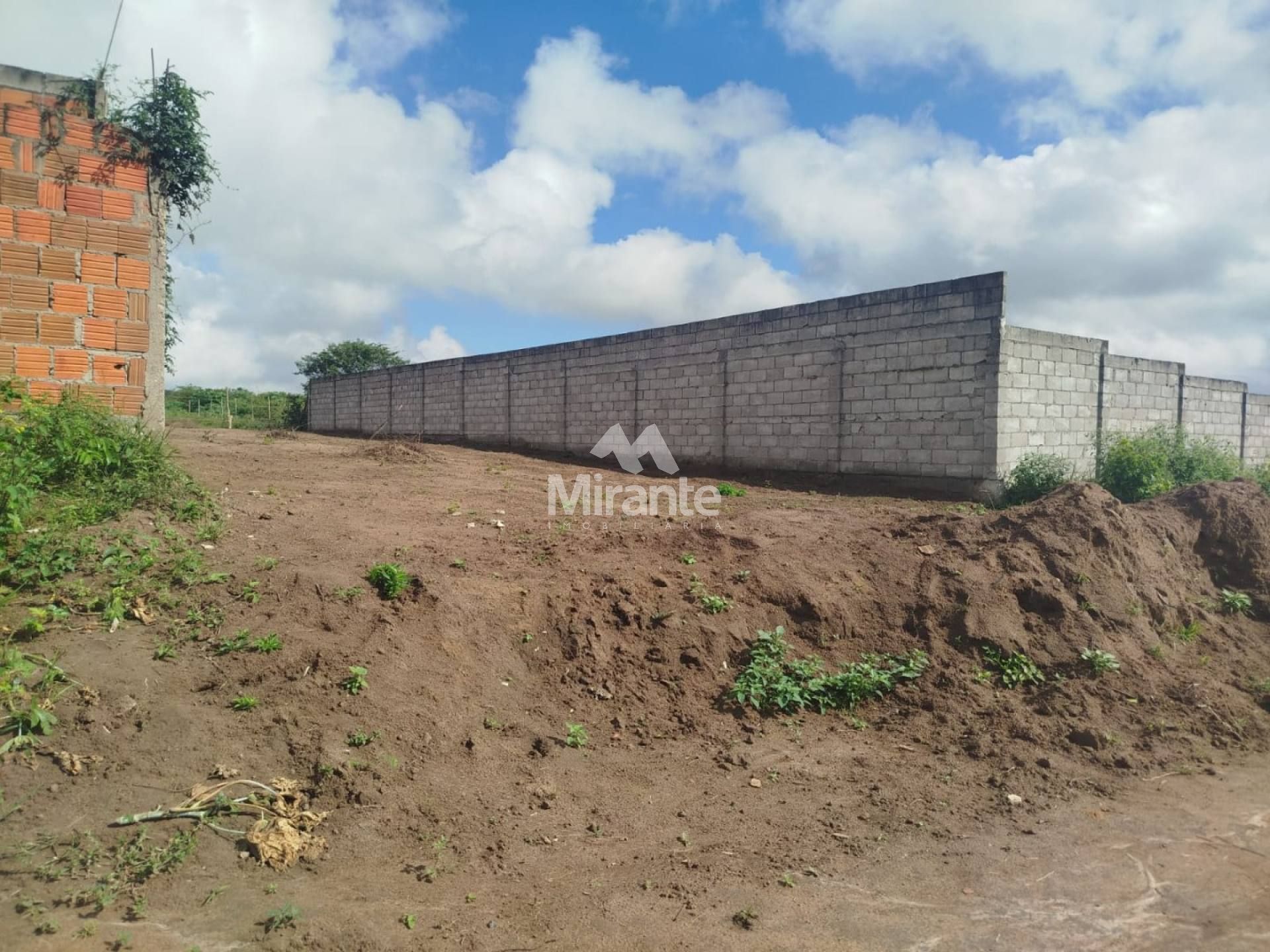 Lote / Terreno de Bairro Para Vender no bairro Parque Sábio em Feira De Santana