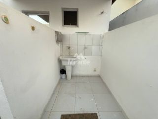 Casa de Condomínio Para Alugar com 3 quartos sendo 1 suíte no bairro Papagaio em Feira De Santana