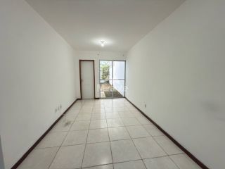 Casa de Condomínio Para Alugar com 3 quartos sendo 1 suíte no bairro Papagaio em Feira De Santana