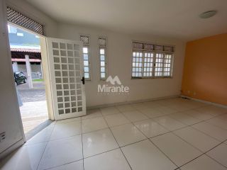Casa de Condomínio Para Vender com 3 quartos sendo 1 suítes no bairro Santa Mônica em Feira De Santana