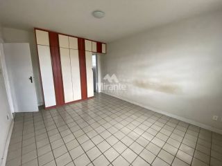 Casa de Condomínio Para Vender com 3 quartos sendo 1 suítes no bairro Santa Mônica em Feira De Santana