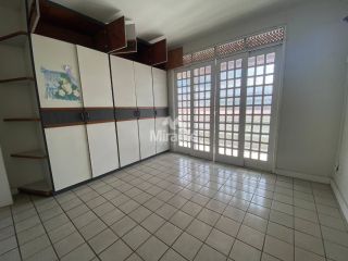 Casa de Condomínio Para Vender com 3 quartos sendo 1 suítes no bairro Santa Mônica em Feira De Santana