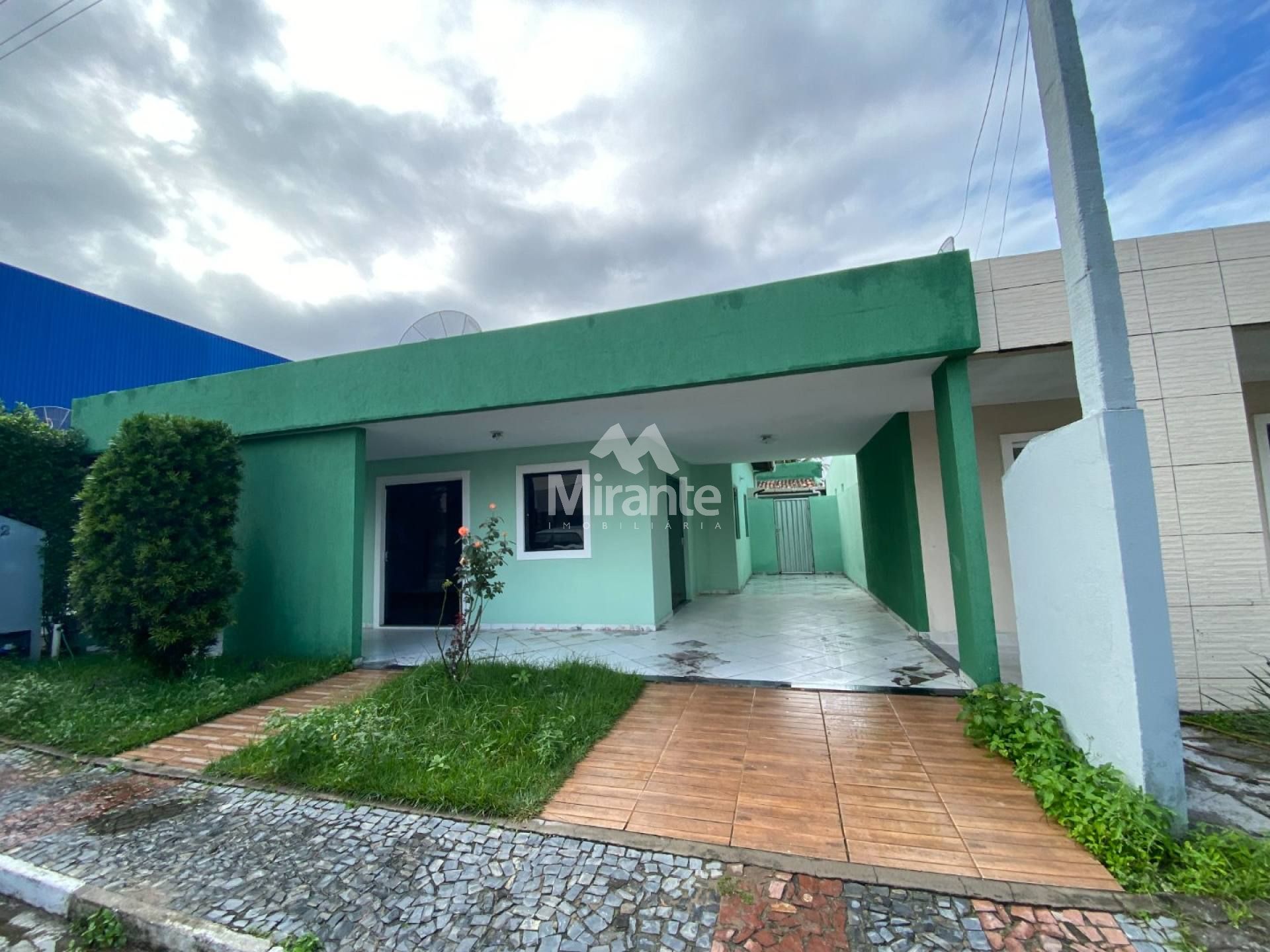 Casa de Condomínio Para Vender com 3 quartos sendo 1 suítes no bairro Cidade Nova em Feira De Santana