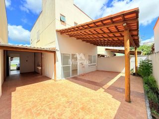 Casa de Condomínio Para Vender com 3 quartos sendo 3 suítes no bairro Sim em Feira De Santana