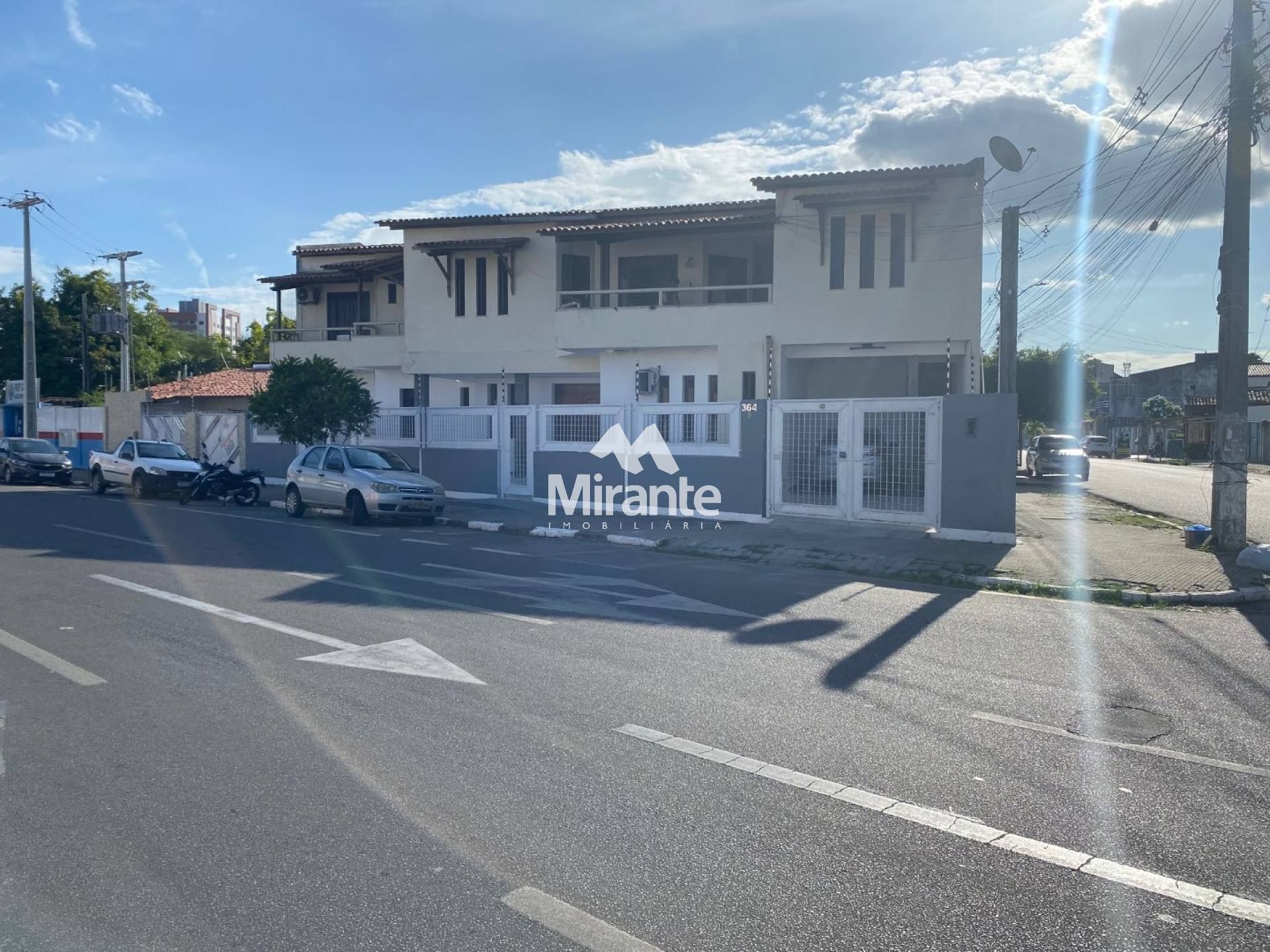 Casa Para Vender no bairro Serraria Brasil em Feira De Santana