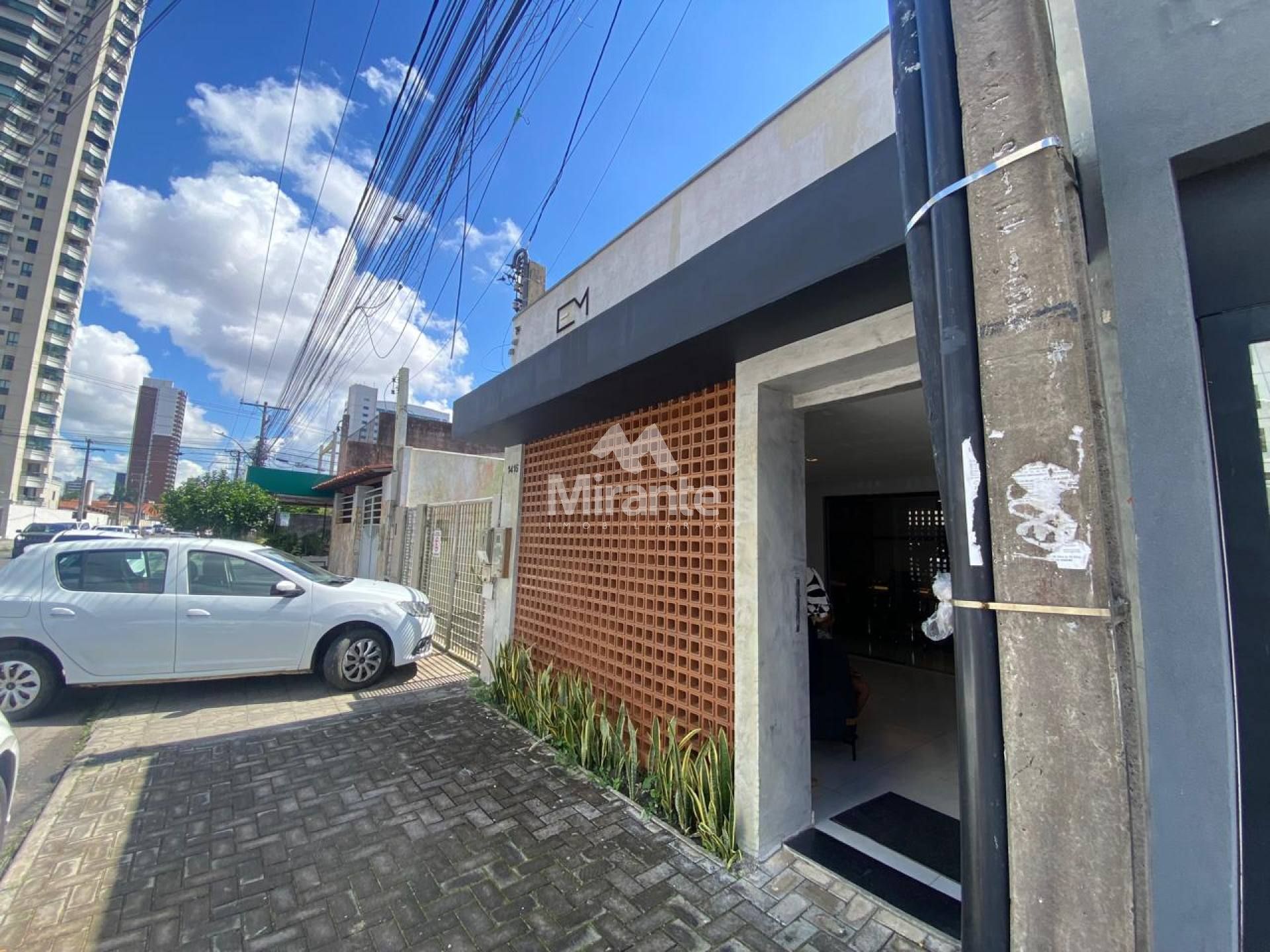 Casa Comercial Para Vender com 3 quartos sendo 1 suíte no bairro Santa Mônica em Feira De Santana