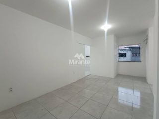Apartamento Para Alugar com 2 quartos sendo 1 suíte no bairro Santa Mônica em Feira De Santana