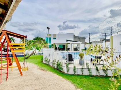 Casa de Condomínio Para Vender com 3 quartos sendo 1 suíte no bairro Sim em Feira De Santana