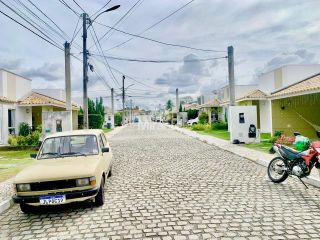Casa de Condomínio Para Vender com 3 quartos sendo 1 suíte no bairro Sim em Feira De Santana