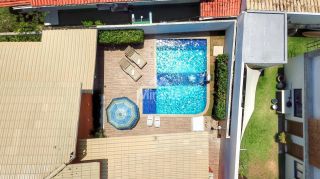 Casa de Condomínio Mobiliada Para Vender com 7 quartos sendo 4 suítes no bairro Guarajuba em Camaçari