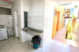 Casa de Condomínio Mobiliada Para Vender com 7 quartos sendo 4 suítes no bairro Guarajuba em Camaçari