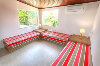Casa de Condomínio Mobiliada Para Vender com 7 quartos sendo 4 suítes no bairro Guarajuba em Camaçari