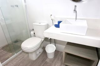 Casa de Condomínio Mobiliada Para Vender com 7 quartos sendo 4 suítes no bairro Guarajuba em Camaçari