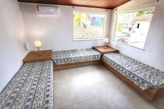 Casa de Condomínio Mobiliada Para Vender com 7 quartos sendo 4 suítes no bairro Guarajuba em Camaçari