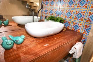 Casa de Condomínio Mobiliada Para Vender com 7 quartos sendo 4 suítes no bairro Guarajuba em Camaçari
