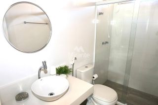 Casa de Condomínio Mobiliada Para Vender com 7 quartos sendo 4 suítes no bairro Guarajuba em Camaçari