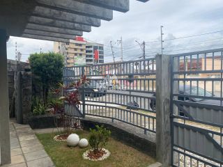 Casa Para Alugar com 3 quartos 1 suíte no bairro Capuchinhos em Feira De Santana