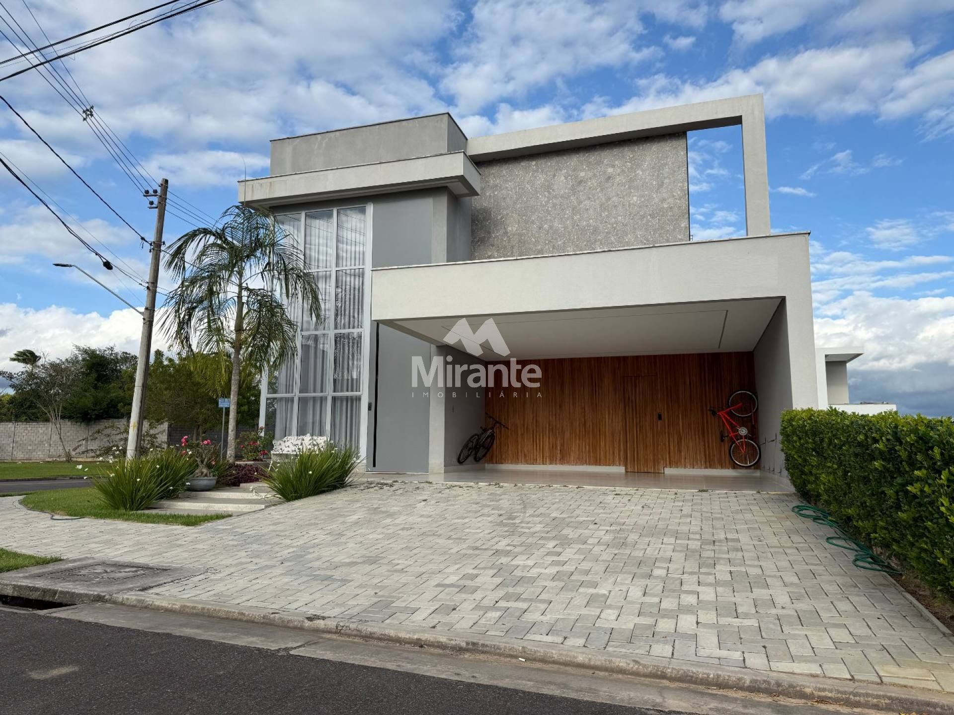 Casa de Condomínio, Mobiliada, Para Vender com 4 quartos sendo 4 suítes no bairro Registro em Feira De Santana