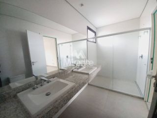 Apartamento Para Alugar com 3 quartos 3 suítes no bairro Santa Mônica em Feira De Santana