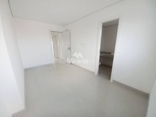 Apartamento Para Alugar com 3 quartos 3 suítes no bairro Santa Mônica em Feira De Santana