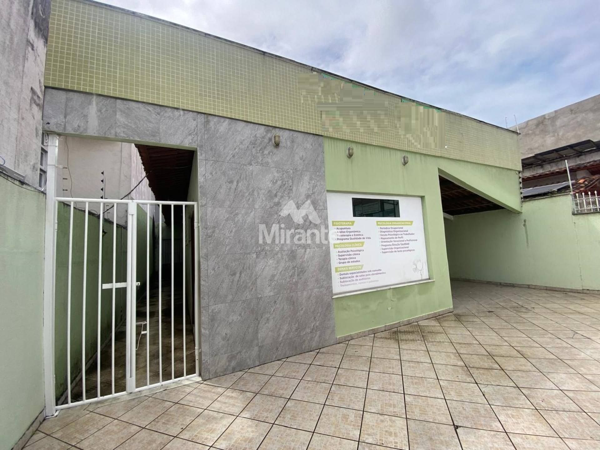 Casa Para Vender com 7 quartos sendo 1 suíte no bairro Ponto Central em Feira De Santana