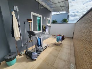 Casa de Condomínio Para Vender com 4 quartos sendo 2 suítes no bairro Papagaio em Feira De Santana