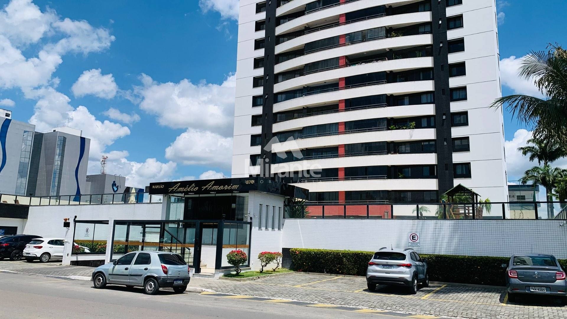 Apartamento Para Vender com 4 quartos sendo 3 suítes no bairro Ponto Central em Feira De Santana