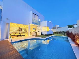 Casa de Condomínio Mobiliado Para Vender com 4 quartos sendo 4 suítes no bairro Sim em Feira De Santana