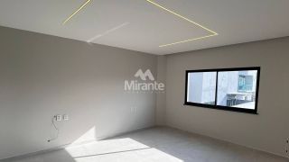 Casa de Condomínio Para Vender com 4 quartos sendo 4 suítes no bairro Papagaio em Feira De Santana