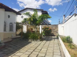 Casa Para Vender com 3 quartos sendo 2 suítes no bairro Jardim Acácia em Feira De Santana