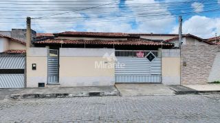 Casa Para Alugar com 3 quartos sendo 1 suíte no bairro Brasília em Feira De Santana