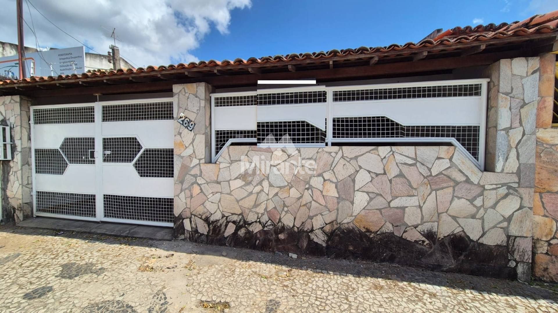 Casa Para Vender com 4 quartos no bairro Kalilândia em Feira De Santana