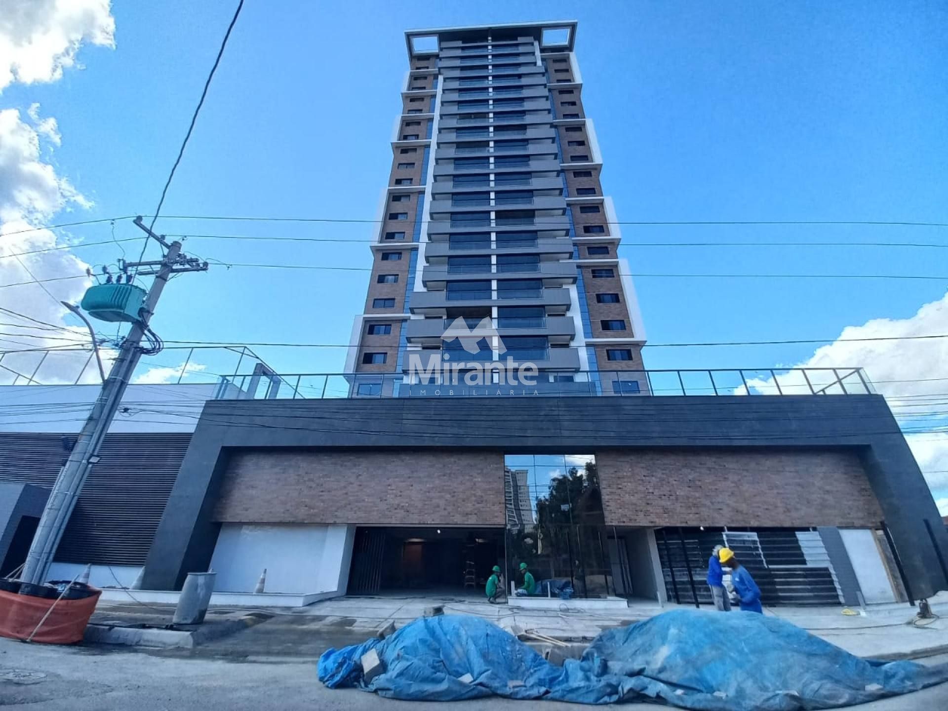 Apartamento Para Vender com 3 quartos sendo 3 suítes no bairro Santa Mônica em Feira De Santana