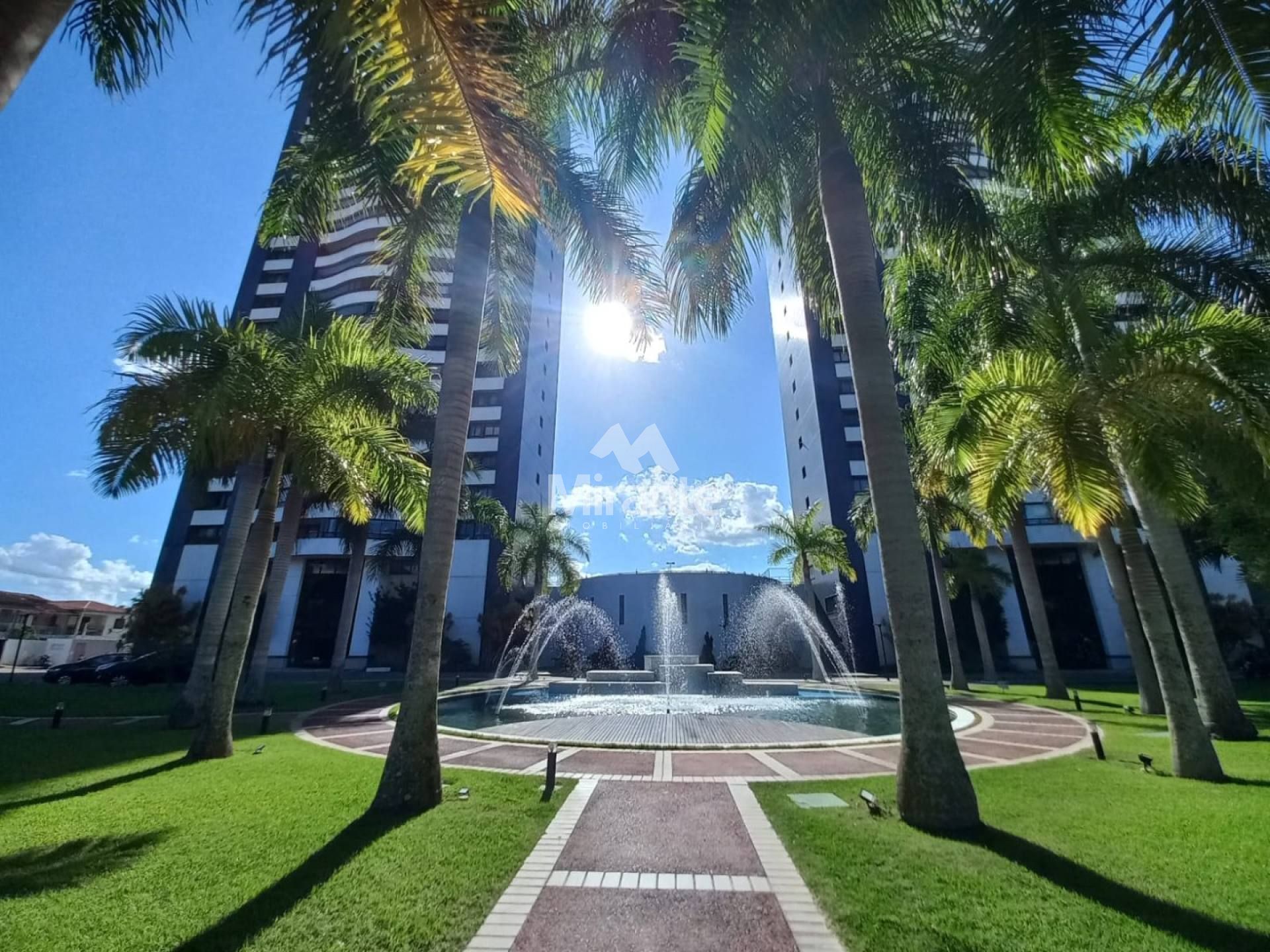 Apartamento Para Vender com 4 quartos 4 suítes no bairro Santa Mônica em Feira De Santana