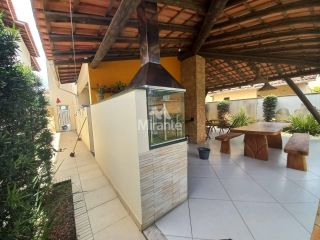 Casa de Condomínio Para Vender com 4 quartos 2 suítes no bairro Santa Mônica em Feira De Santana