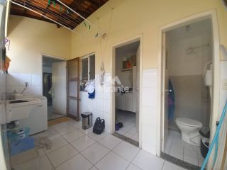 Casa de Condomínio Para Vender com 4 quartos 2 suítes no bairro Santa Mônica em Feira De Santana