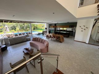 Casa de Condomínio Para Vender com 5 quartos sendo 5 suítes, Praia do Forte em Mata De São João