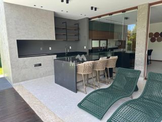 Casa de Condomínio Para Vender com 5 quartos sendo 5 suítes, Praia do Forte em Mata De São João