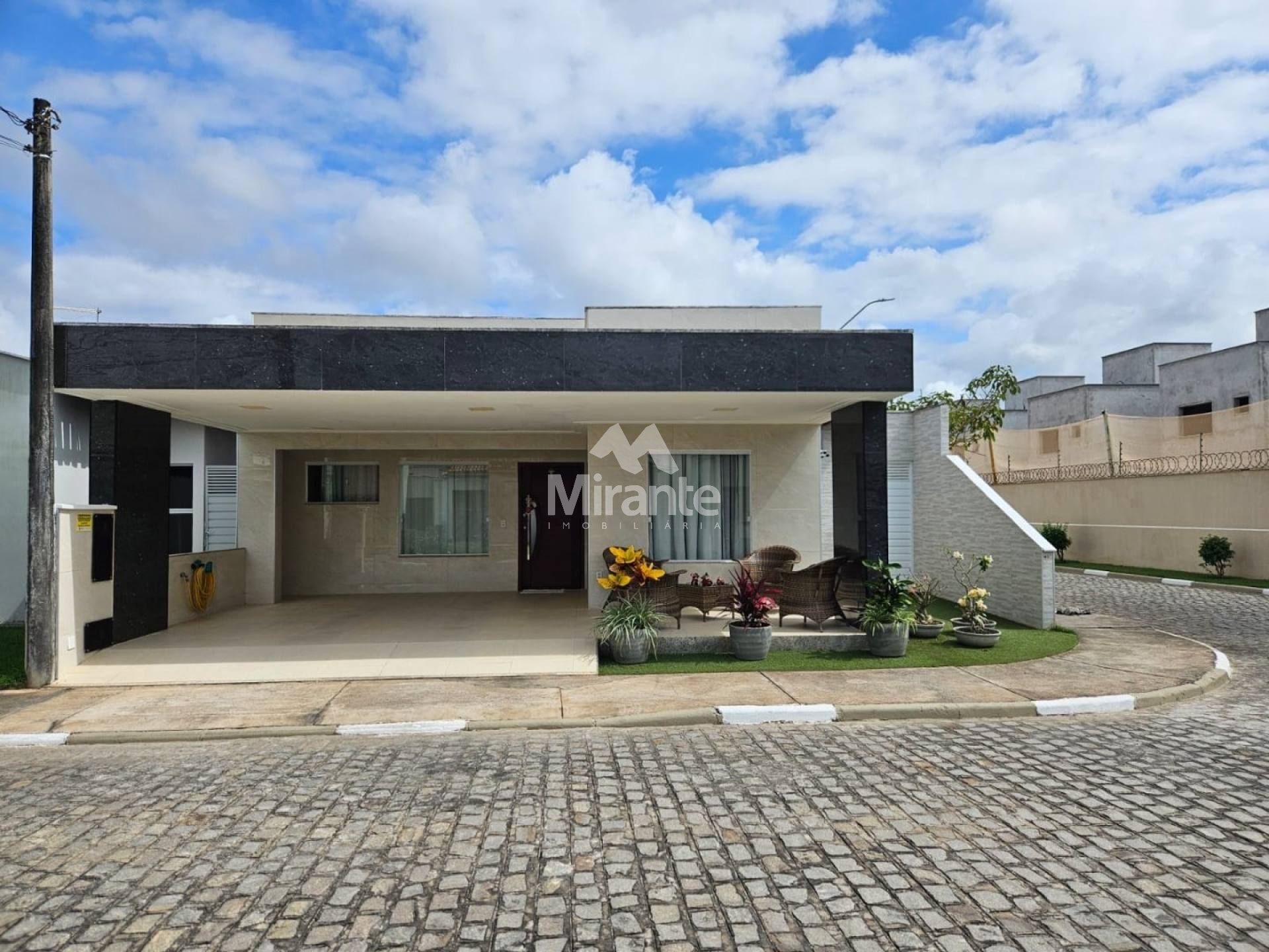 Casa de Condomínio Mobiliada Para Vender com 3 quartos sendo 1 suíte no bairro Registro em Feira De Santana