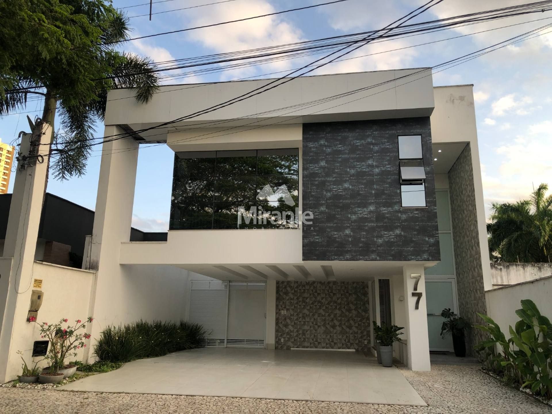 Casa de Condomínio Para Alugar com 3 quartos sendo 3 suítes no bairro Santa Mônica em Feira De Santana