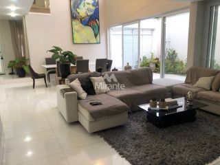 Casa de Condomínio Para Alugar com 3 quartos sendo 3 suítes no bairro Santa Mônica em Feira De Santana