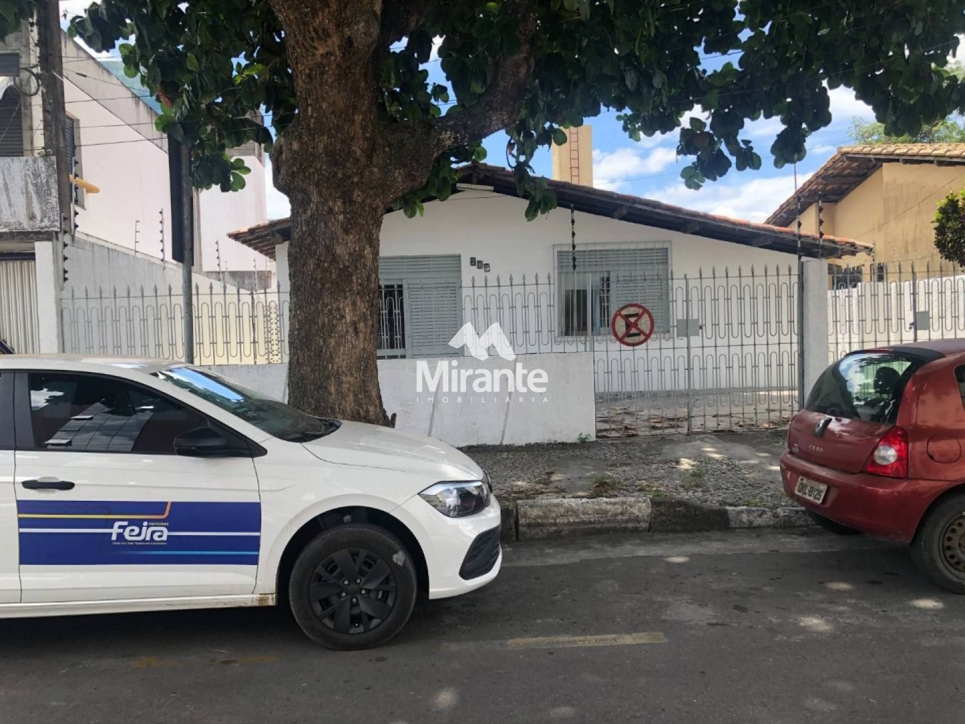Casa Para Alugar com 7 quartos 1 suíte no bairro Centro em Feira De Santana