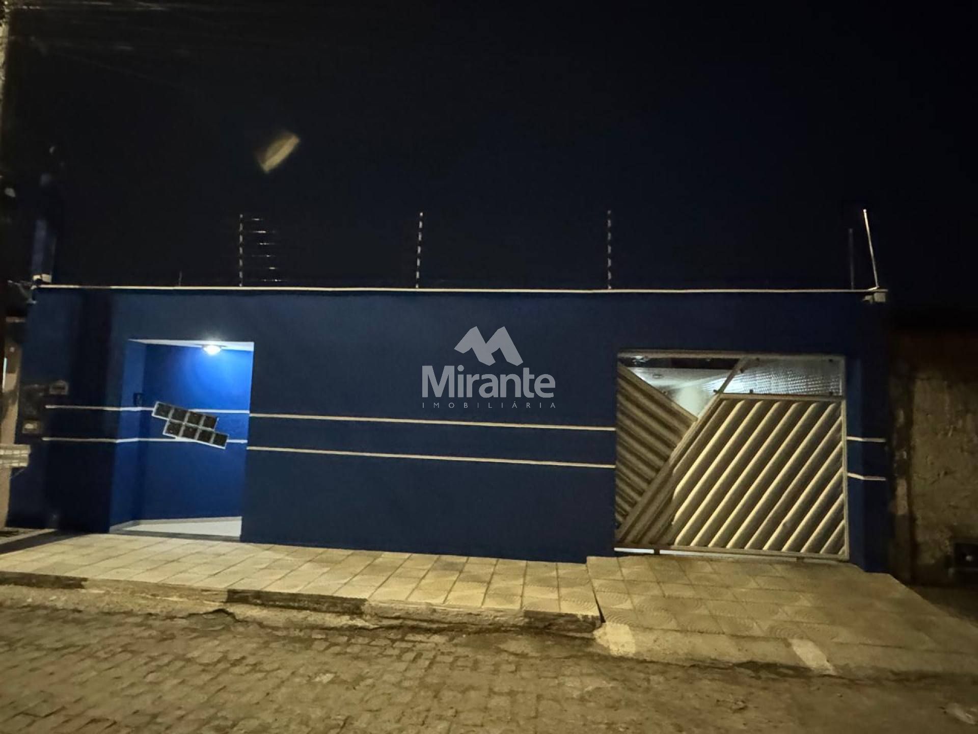 Casa Para Alugar com 3 quartos sendo 1 suíte no bairro Brasília em Feira De Santana