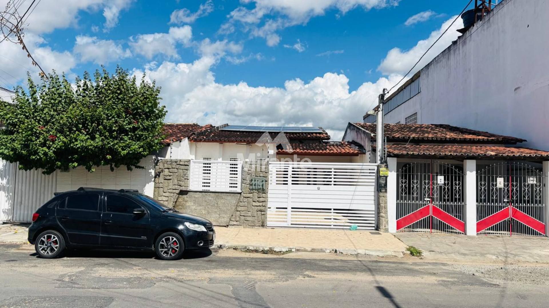 Casa Para Alugar com 3 quartos sendo 1 suíte no bairro Ponto Central em Feira De Santana